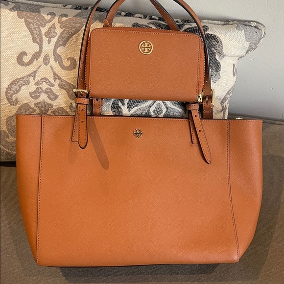 Tory Burch Handbags - Tory Burch Tan Leather Tote and Wallet Set